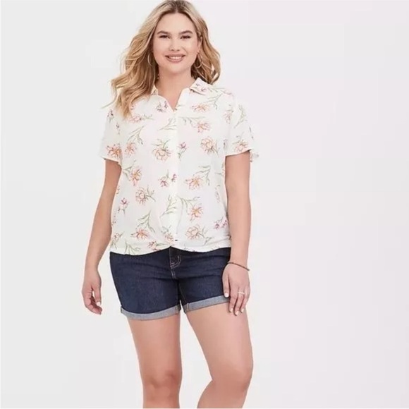 Torrid Ivory Floral Crepe Button Blouse size 3X - Picture 2 of 8